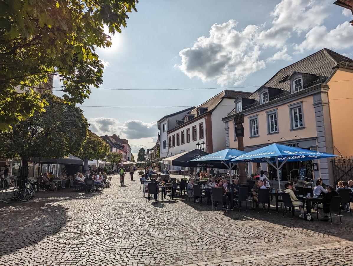 Schwarzlins Loftraum - Stilvolles Apartment Mit Smart Tv, Netflix, Disney Plus, Schnellem Wlan, Parken, Nespresso Sankt Ingbert Esterno foto